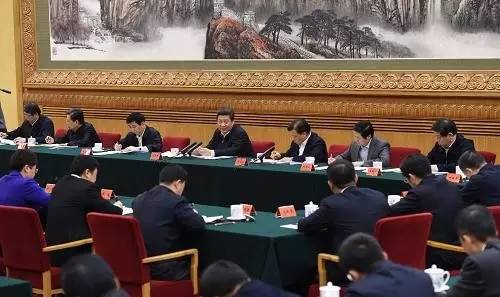 图为：2015年1月12日，，，，中共中央总书记、国家主席、中央军委主席习近平在北京主持召开座谈会，，，，同中央党校第一期县委书记研修班学员举行座谈并揭晓主要讲话。。