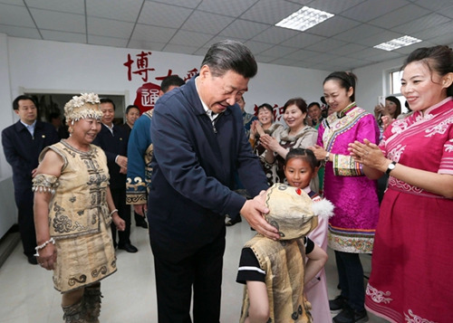 习近平登上黑瞎子岛 探望赫哲族群众 - 社会热门 - 亚洲必赢
