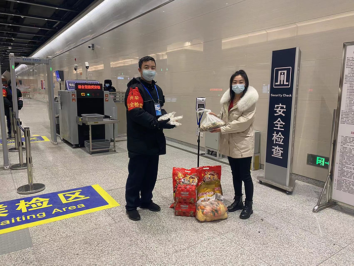 平安春节  谢谢有你——致敬坚守在岗位上的保安员们 - 公司新闻 - 亚洲必赢