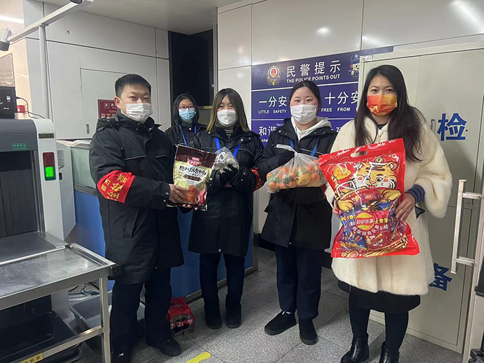 平安春节  谢谢有你——致敬坚守在岗位上的保安员们 - 公司新闻 - 亚洲必赢