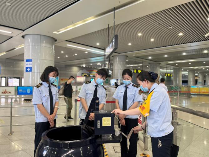 爱岗敬业诠释责任与继续   夯实效劳提升意识和品质 ——亚洲必赢公司驻青岛地铁项目 - 公司新闻 - 亚洲必赢