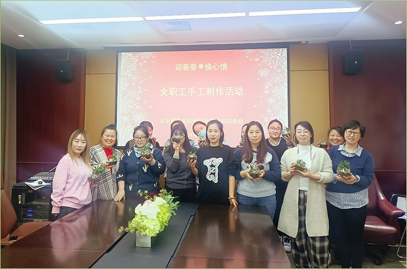 能手花匠巧筑景 ? 绿意盎然迎新年 - 公司新闻 - 亚洲必赢